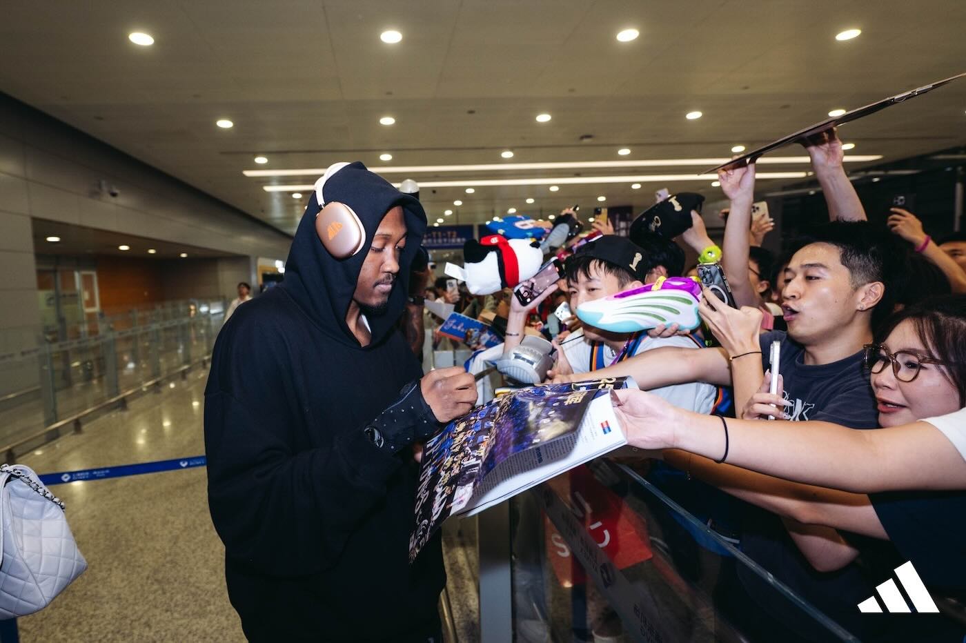 Jalen Williams greeted by fans at Shanghai airport during China tour with adidas Basketball