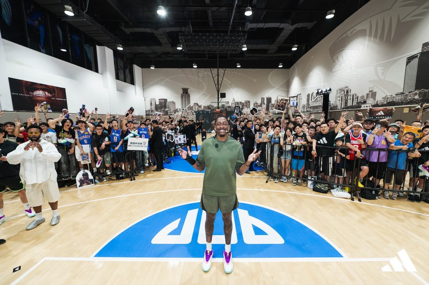 Jalen Williams with fans at NBA on Show Shanghai