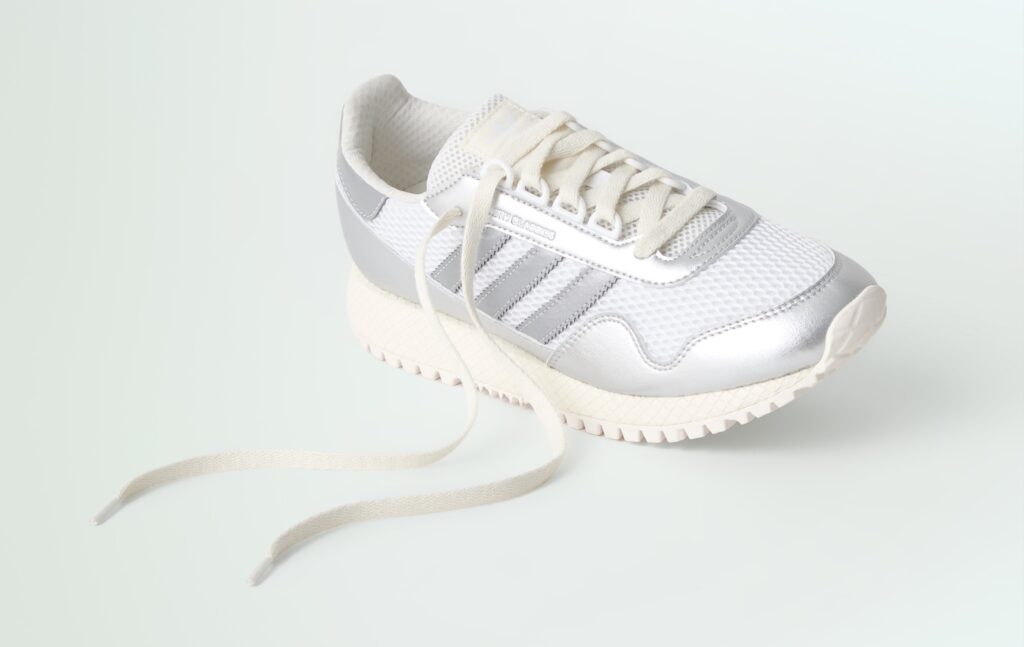 Kith x adidas New York
Color: White/Navy Blazer/Silver Metallic
Style Code: JQ9298