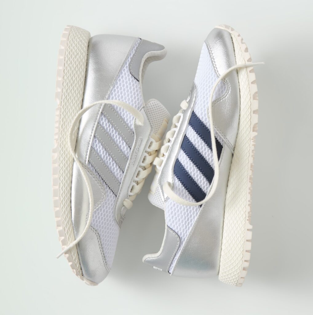 Kith x adidas New York
Color: White/Navy Blazer/Silver Metallic
Style Code: JQ9298
