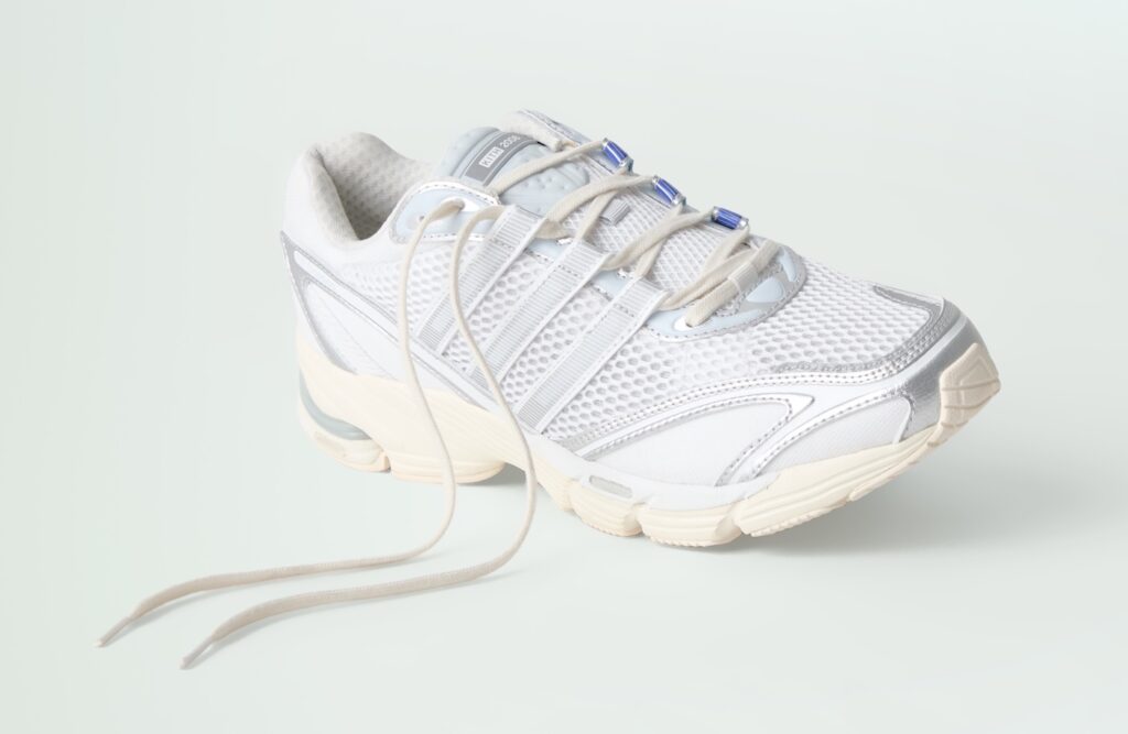 Kith x adidas Supernova Cushion 7
Color: White/Royal/Silver
Style Code: JQ9296