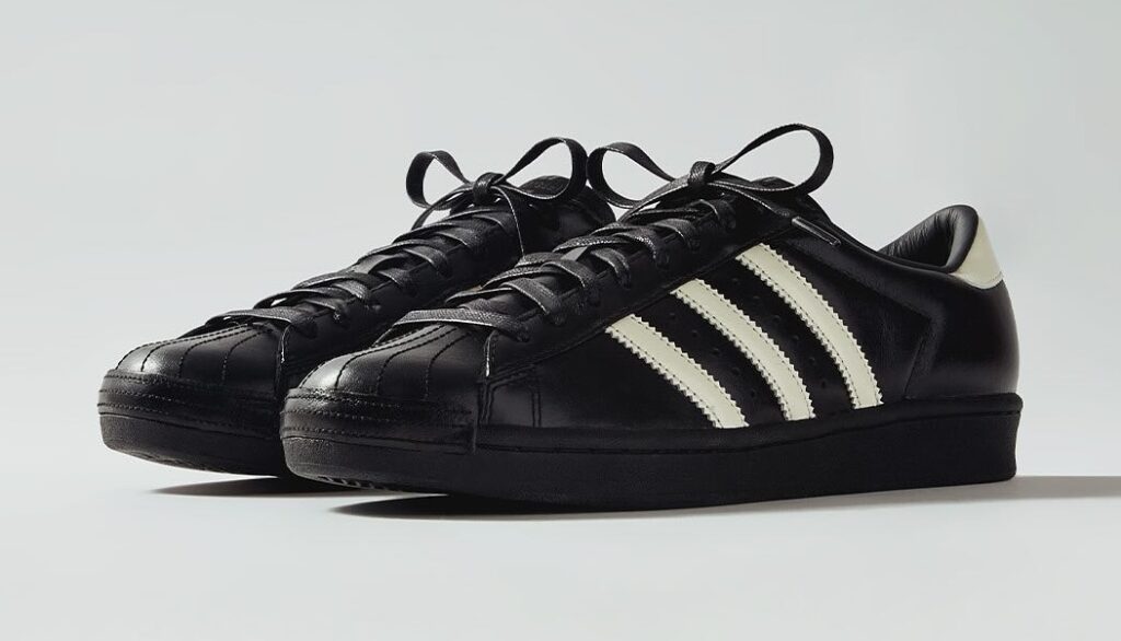 Ronnie Fieg x adidas Superstar Made in Germany "Black Tie 2.0"
Color: Black/White/Silver
Style Code: IH4565