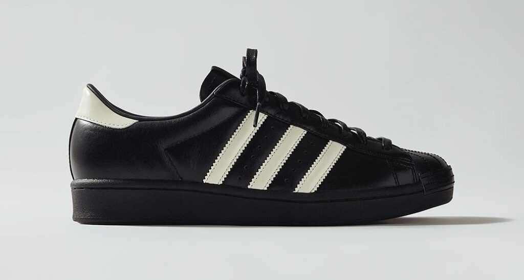 Ronnie Fieg x adidas Superstar Made in Germany "Black Tie 2.0"
Color: Black/White/Silver
Style Code: IH4565