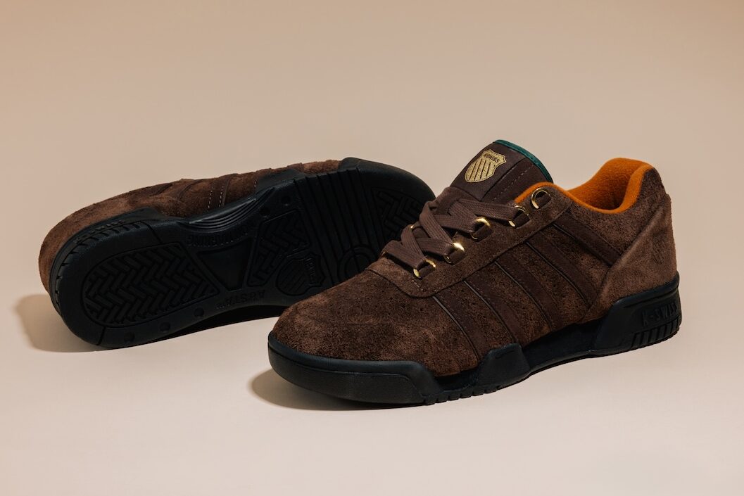 Anwar Carrots x K-Swiss KSRC GSTADD
Color: Shopping Bag/Black
Style Code: 74610-265-M