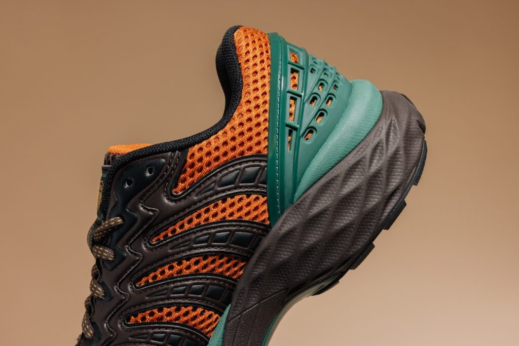 Anwar Carrots x K-Swiss KSRC Konejo
Color: Pumpkin Spice/Nugget Gold/Posy Green
Style Code: 74506-258-M