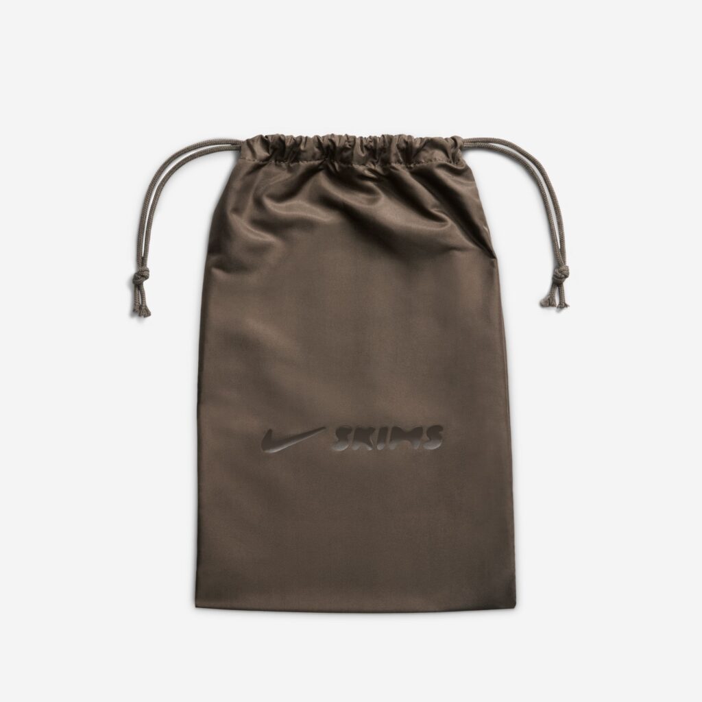 NikeSKIMS Rift Satin "Black"