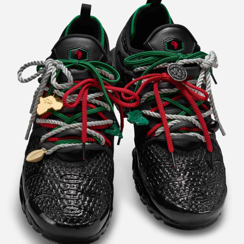 Homecoming x Nike Air Max Plus Black / University Red / Court Green
IM4960-001