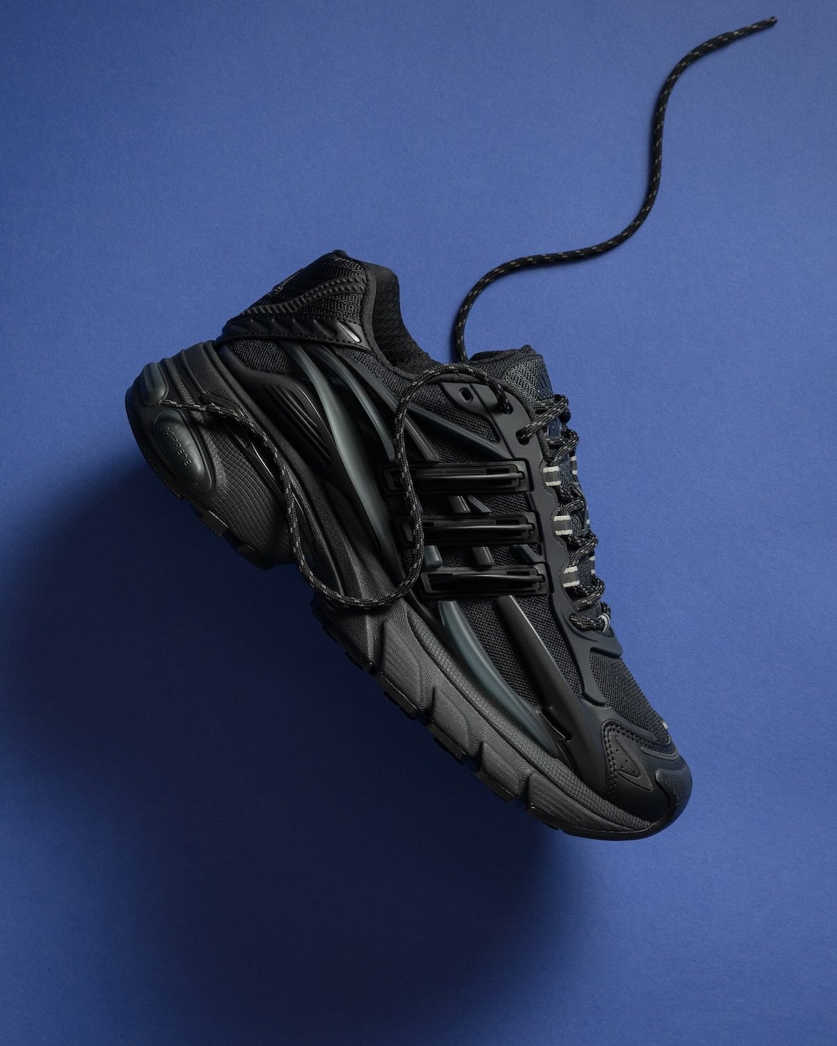 Pharrell x adidas VIRGINIA Adistar Jellyfish “Triple Black”
Color: Carbon/Core Black/Carbon
Style Code: KJ3841