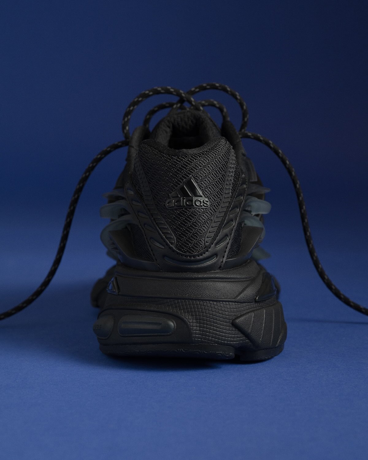 Pharrell x adidas VIRGINIA Adistar Jellyfish “Triple Black”
Color: Carbon/Core Black/Carbon
Style Code: KJ3841