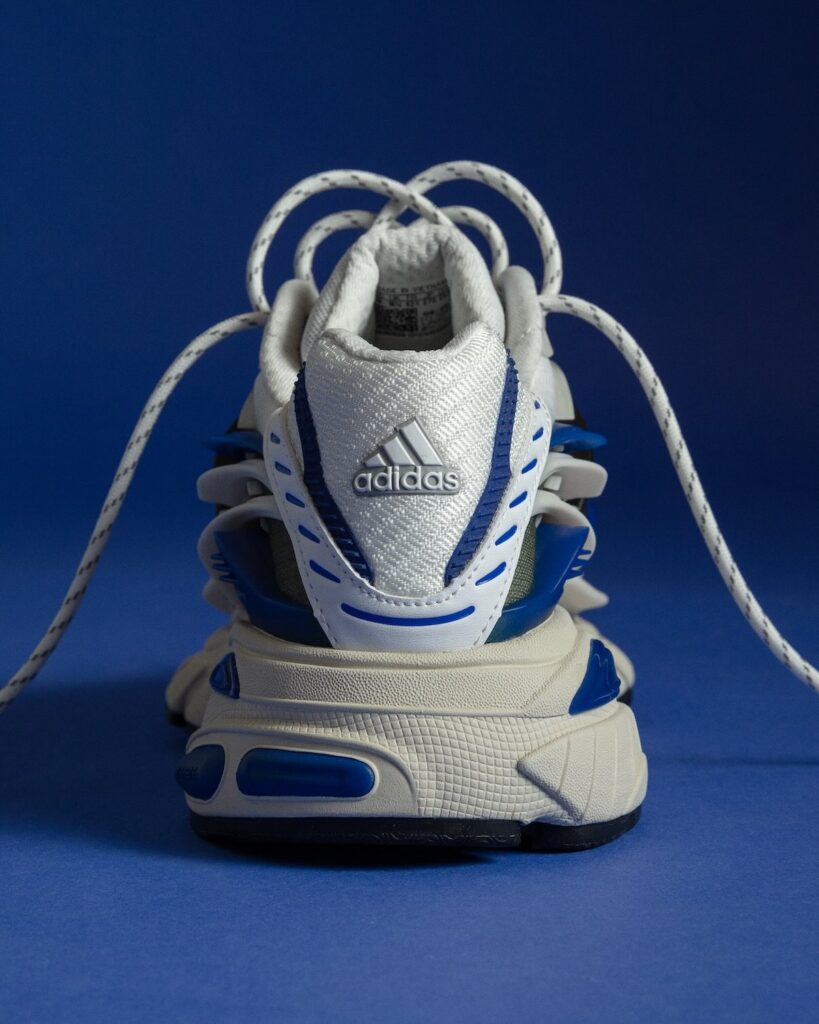 Pharrell x adidas VIRGINIA Adistar Jellyfish “Royal Blue”
Color: Focus Olive/Core Black/Royal Blue
Style Code: JP9263