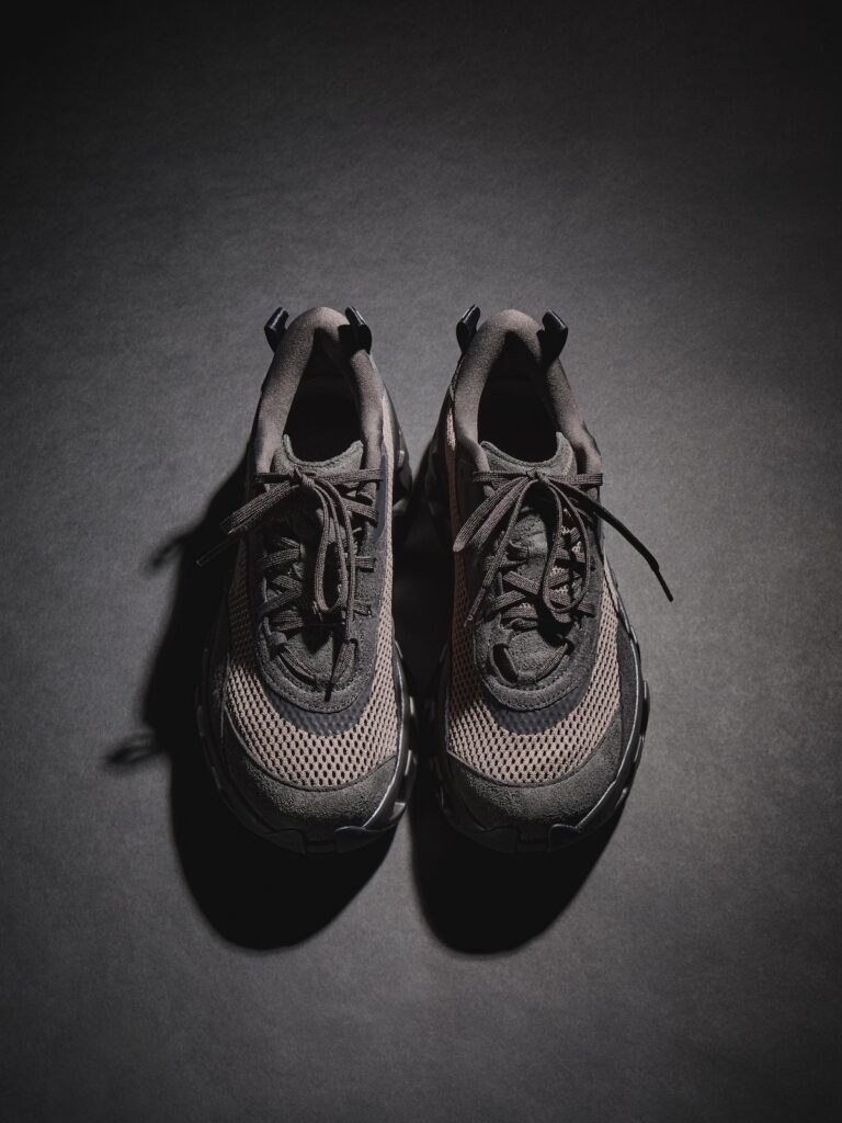 Kith x On K-Tech 2
Color: Thorn/Ganache