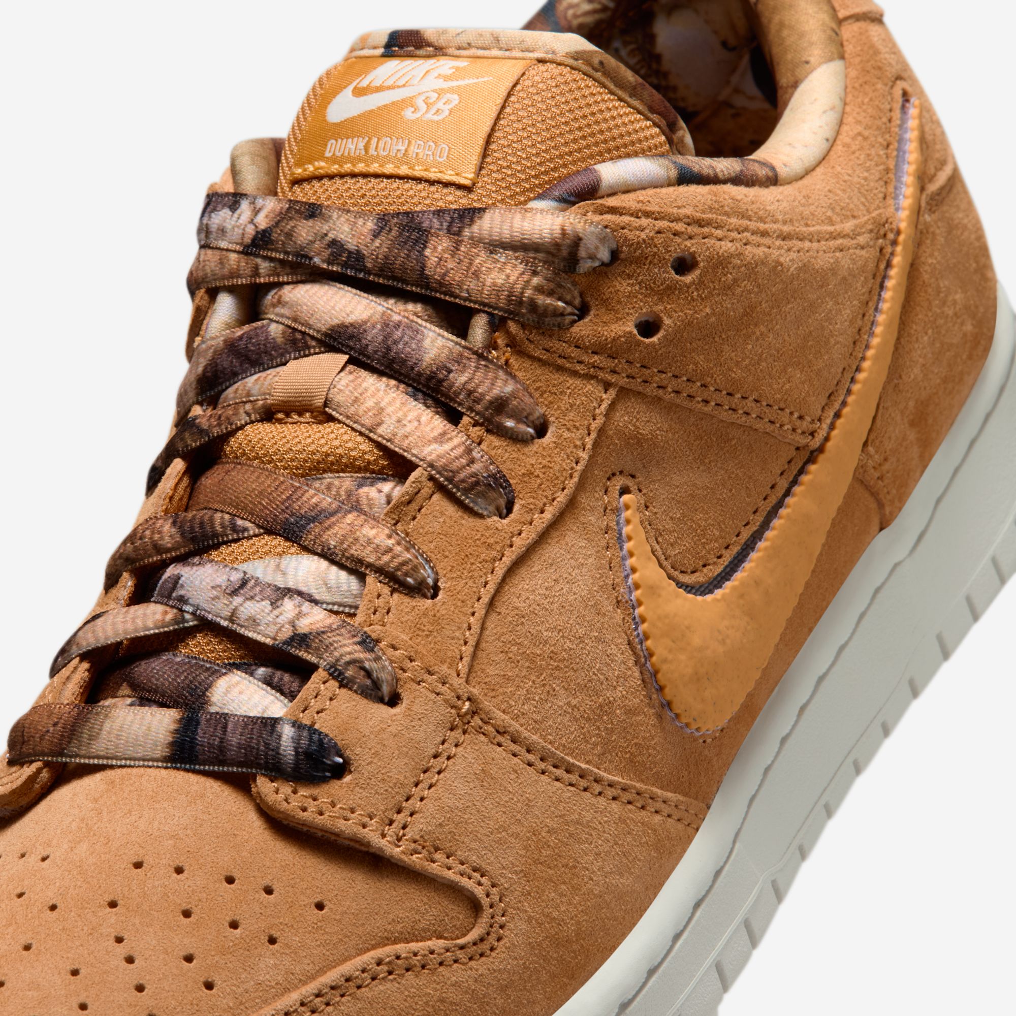 NOTE Manchester x Nike SB Dunk Low "Brew & Biscuits"