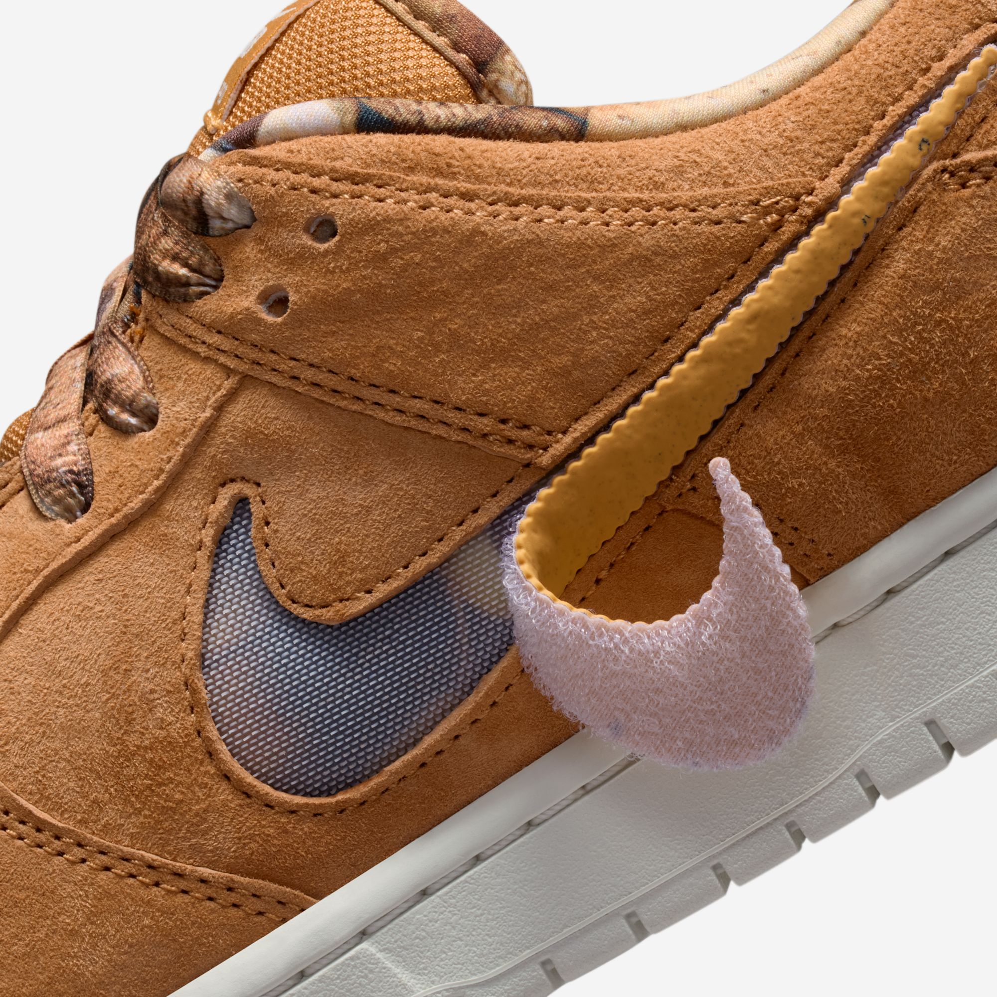 NOTE Manchester x Nike SB Dunk Low "Brew & Biscuits"