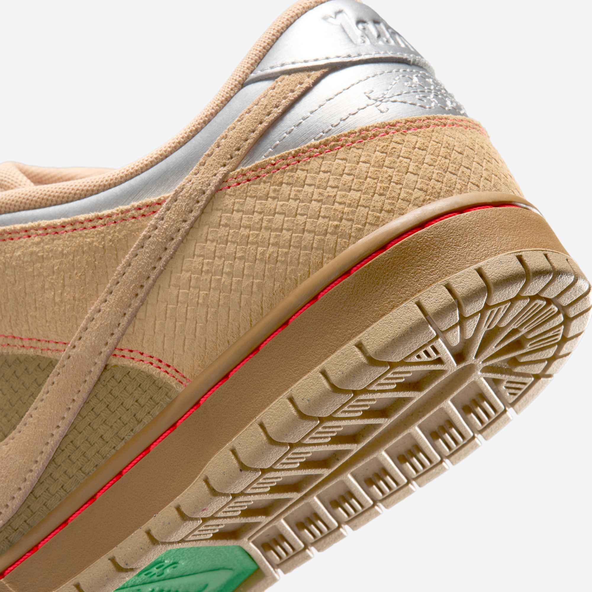 Nike SB Dunk Low "Songkran"

