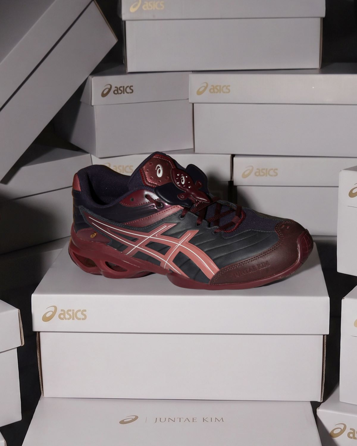 Juntae Kim x ASICS GEL-KINETIC FR
Red