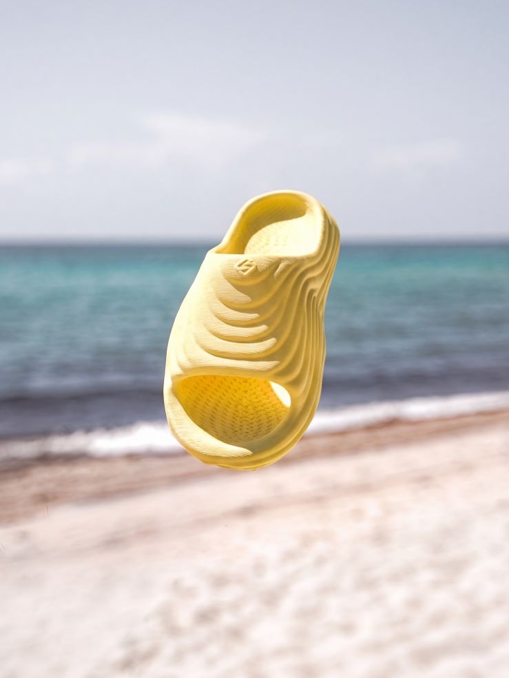 Stria Sport Surge Slide